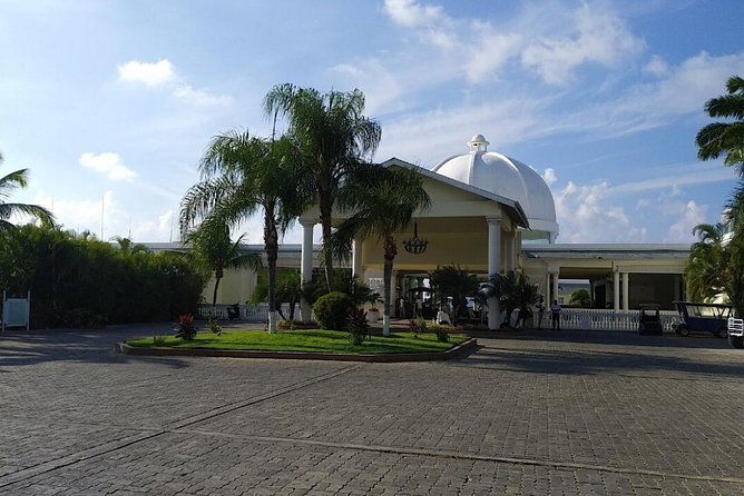 roundtrip-airport-transfer-to-grand-palladium-hotels-private