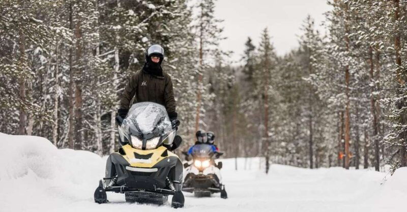 rovaniemi-arctic-circle-family-friendly-snowmobile-tour
