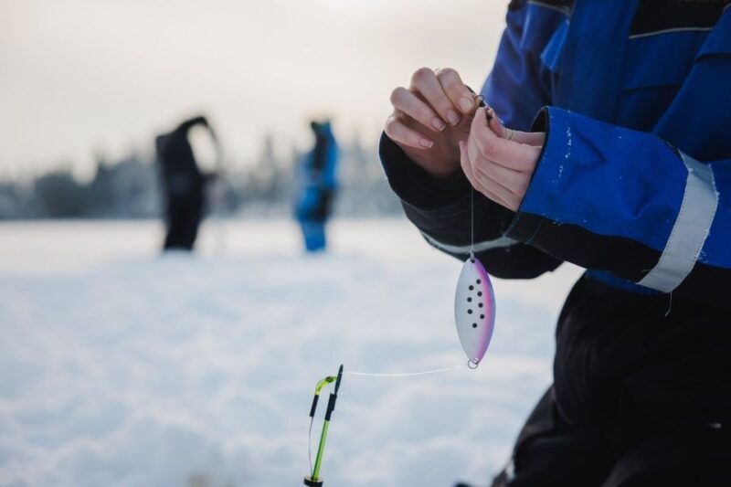 rovaniemi-arctic-circle-ice-fishing-experience