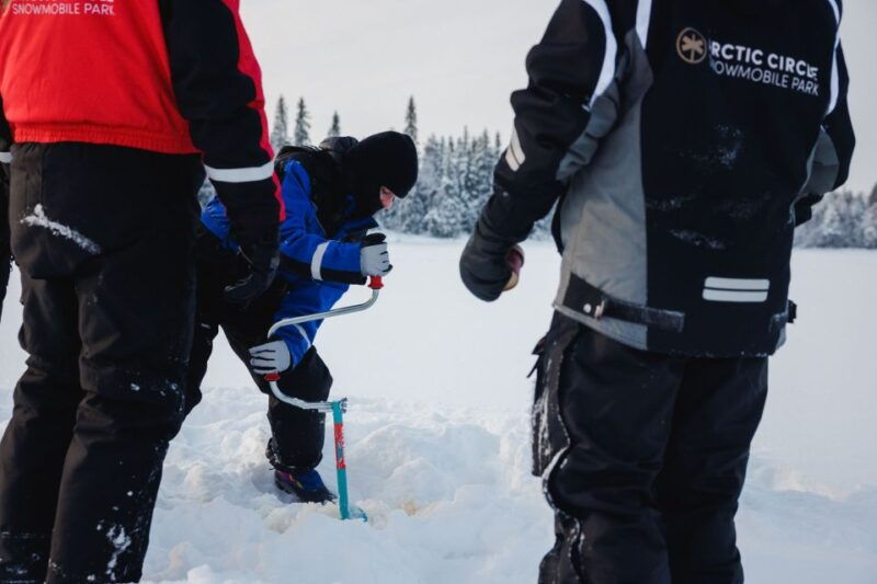 rovaniemi-arctic-circle-ice-fishing-experience