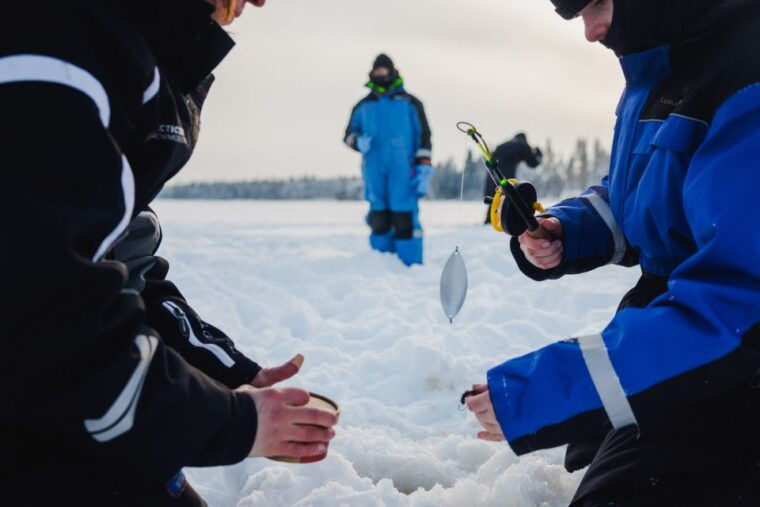 rovaniemi-arctic-circle-ice-fishing-experience