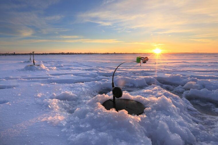 rovaniemi-arctic-circle-ice-fishing-experience