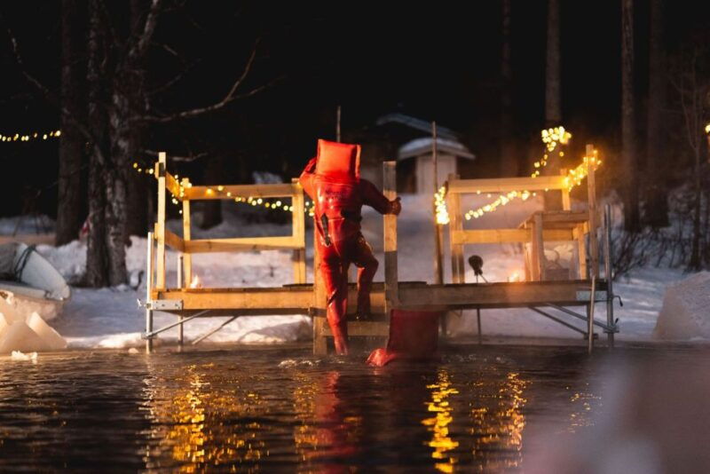 rovaniemi-arctic-ice-floating-and-northern-lights-tour