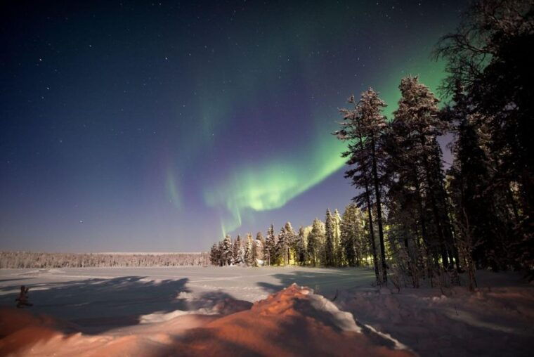 rovaniemi-arctic-ice-floating-and-northern-lights-tour