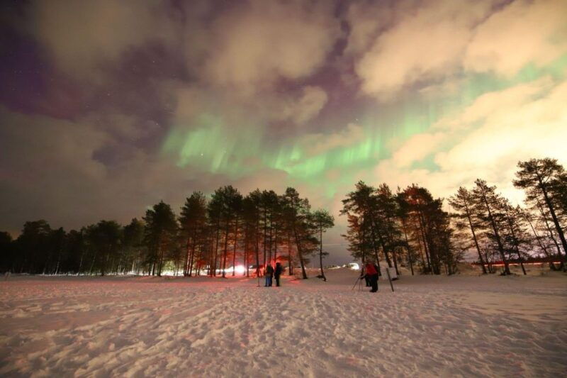 rovaniemi-aurora-hunting-tour-with-photography-by-van