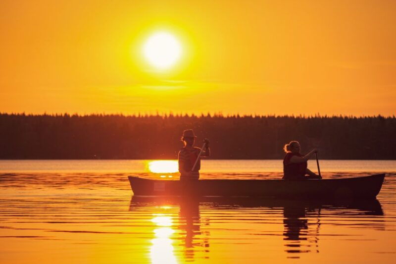 rovaniemi-canoeing-under-the-midnight-sun