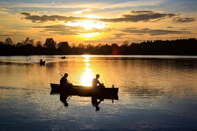 rovaniemi-canoeing-under-the-midnight-sun