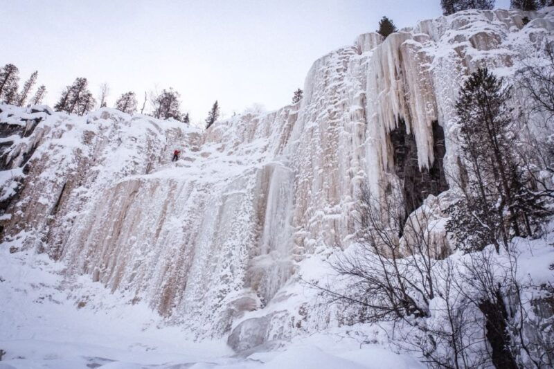 rovaniemi-frozen-waterfalls-korouoma