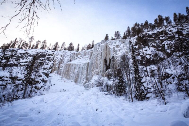 rovaniemi-frozen-waterfalls-korouoma