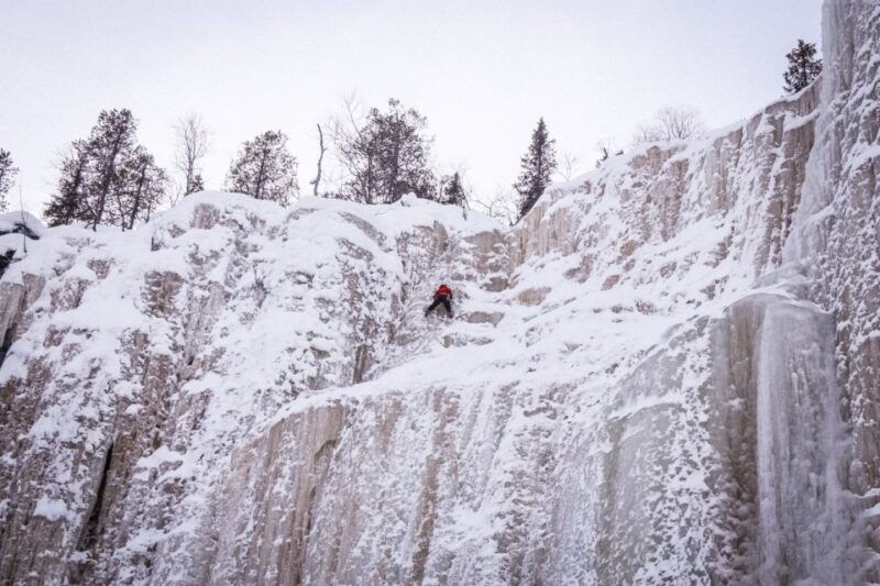 rovaniemi-frozen-waterfalls-korouoma