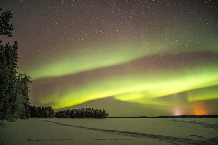 rovaniemi-guaranteed-ultimate-aurora-hunt-with-photographer