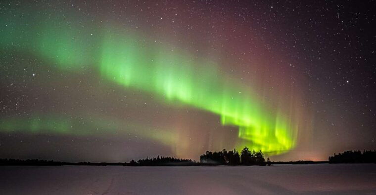 rovaniemi-guaranteed-ultimate-aurora-hunt-with-photographer