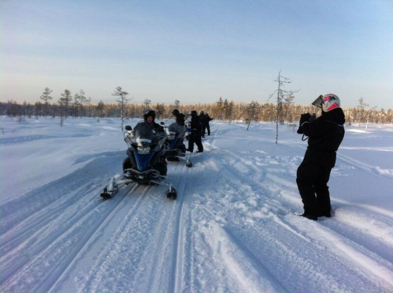 rovaniemi-husky-reindeer-farm-visit-with-snowmobile-ride