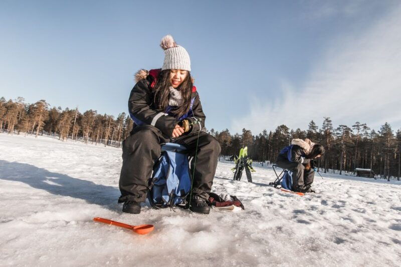 rovaniemi-ice-fishing-experience