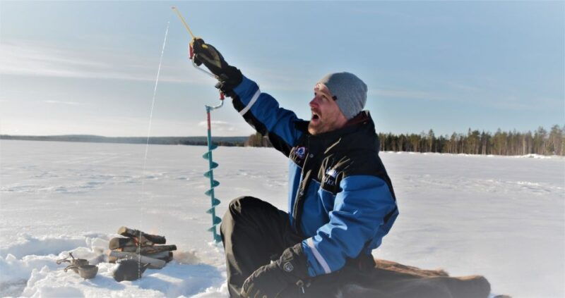 rovaniemi-ice-fishing-like-a-finn
