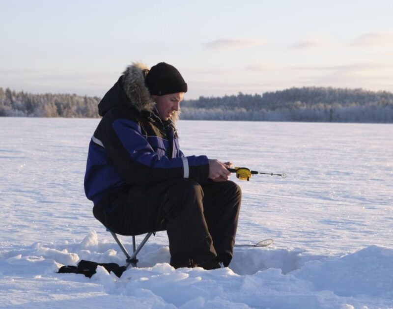rovaniemi-ice-fishing-like-a-finn