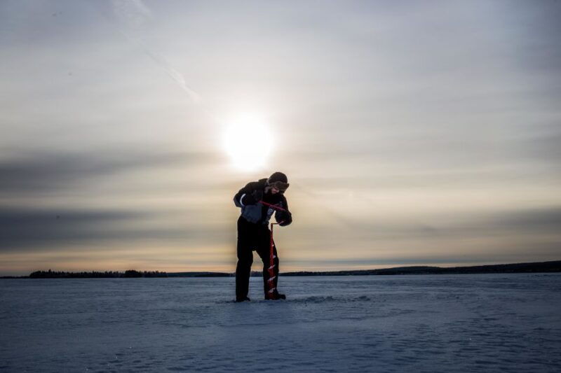 rovaniemi-ice-fishing-on-a-frozen-lake