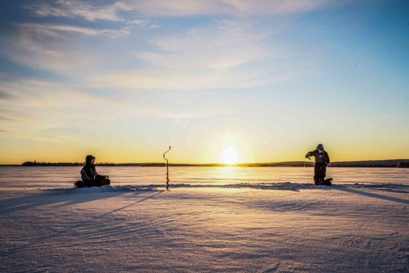 rovaniemi-ice-fishing-on-a-frozen-lake
