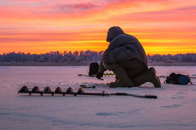 rovaniemi-ice-fishing-small-group-tour-barbeque-2