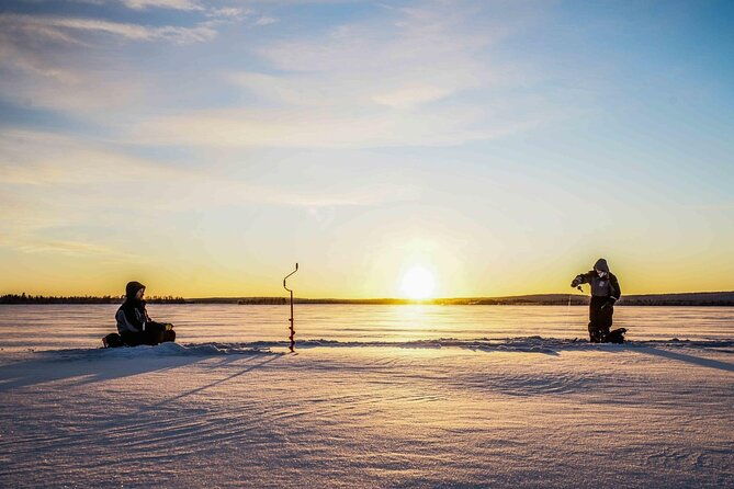 rovaniemi-ice-fishing-small-group-tour-barbeque-2