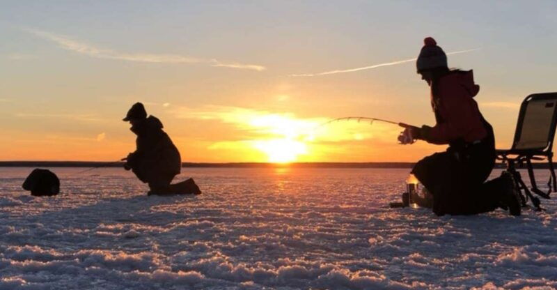 rovaniemi-ice-fishing-small-group-tour-barbeque-3