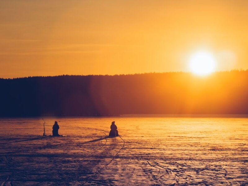 rovaniemi-ice-fishing-small-group-tour-barbeque-3