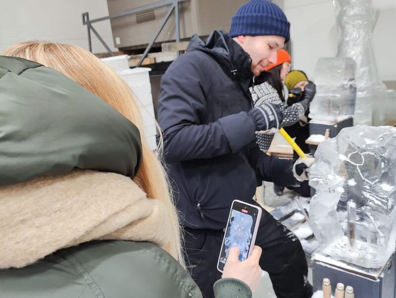 rovaniemi-ice-sculpting-experience