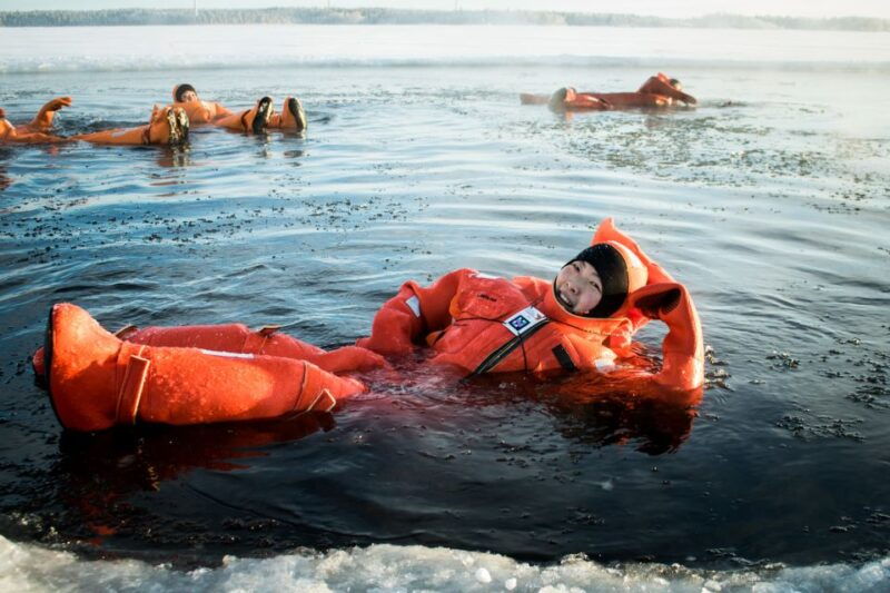 rovaniemi-icebreaker-cruise-with-lunch-and-ice-floating