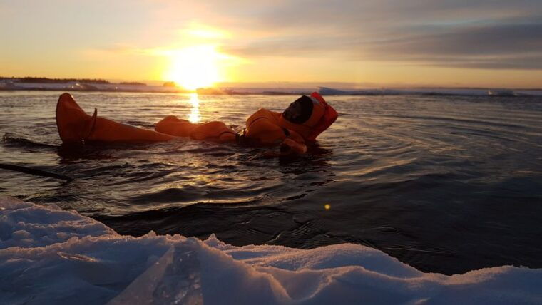 rovaniemi-icebreaker-cruise-with-lunch-and-ice-floating