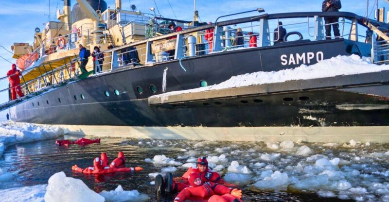 rovaniemi-icebreaker-sampo-cruise-with-buffet-and-ice-float