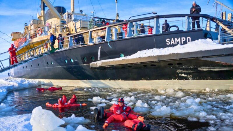 rovaniemi-icebreaker-sampo-cruise-with-buffet-and-ice-float