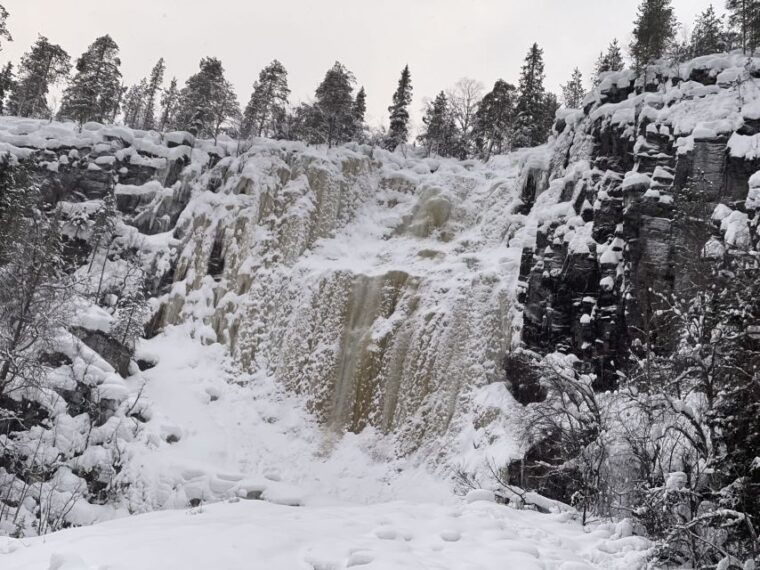 rovaniemi-korouoma-canyon-frozen-waterfalls-guided-hike-2