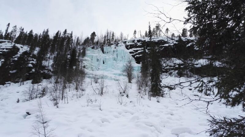 rovaniemi-korouoma-frozen-waterfalls-tour-lunch-inside