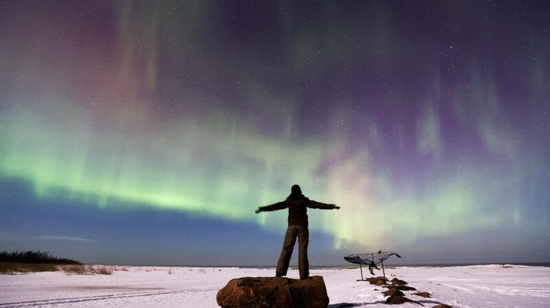rovaniemi-northern-lights-hunt-with-sausages-and-hot-drinks