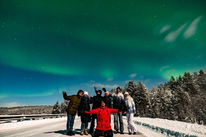 rovaniemi-northern-lights-hunt-with-sausages-and-hot-drinks