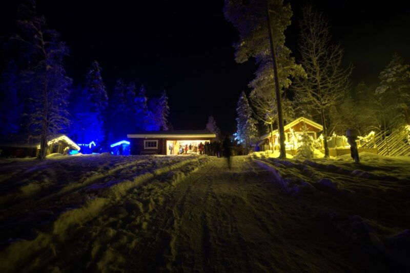 rovaniemi-northern-lights-hunting-in-lappish-old-cottage