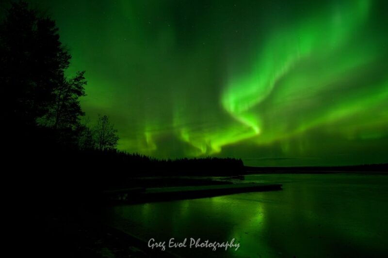 rovaniemi-northern-lights-hunting-in-lappish-old-cottage