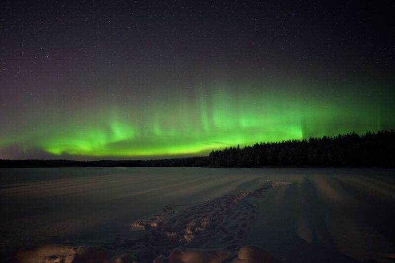 rovaniemi-northern-lights-hunting-in-lappish-old-cottage
