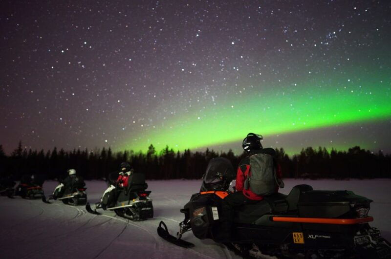 rovaniemi-northern-lights-snowmobile-hunt