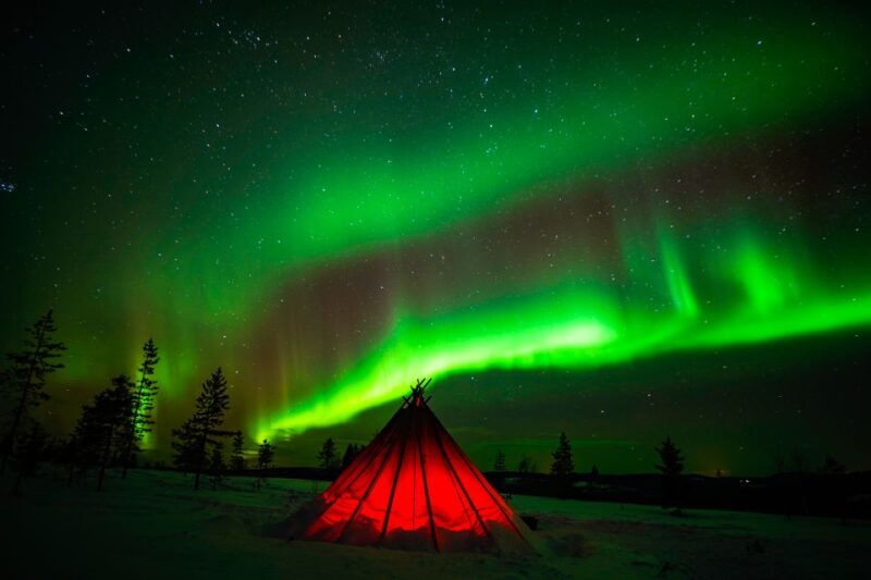 rovaniemi-northern-lights-wilderness-tour-with-camera