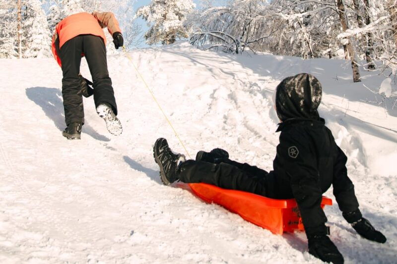 rovaniemi-private-holiday-photo-session-in-rovaniemi