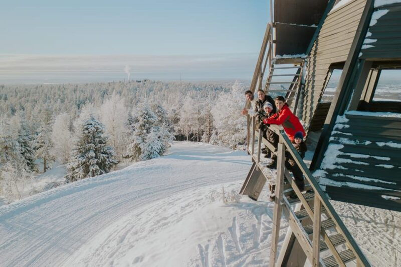 rovaniemi-private-holiday-photo-session-in-rovaniemi