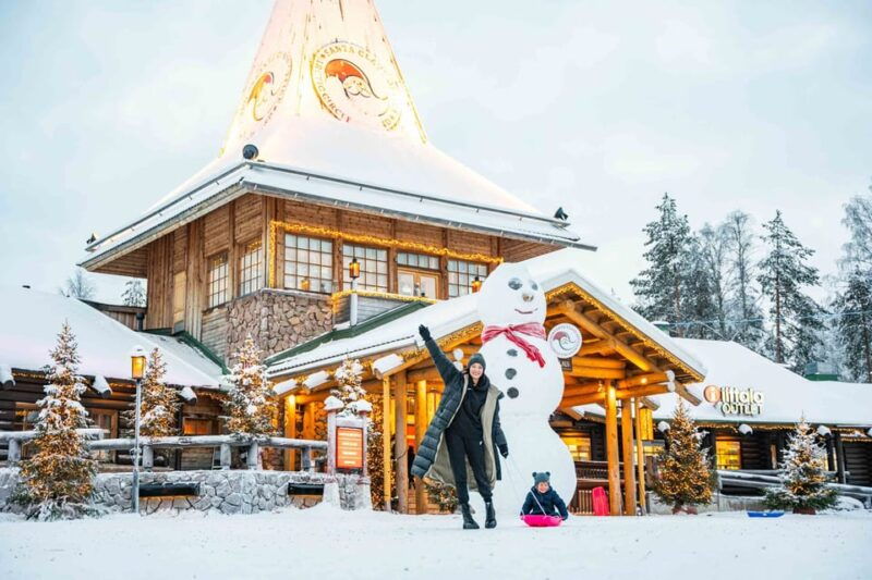 rovaniemi-private-pro-photoshoot-in-santa-claus-village