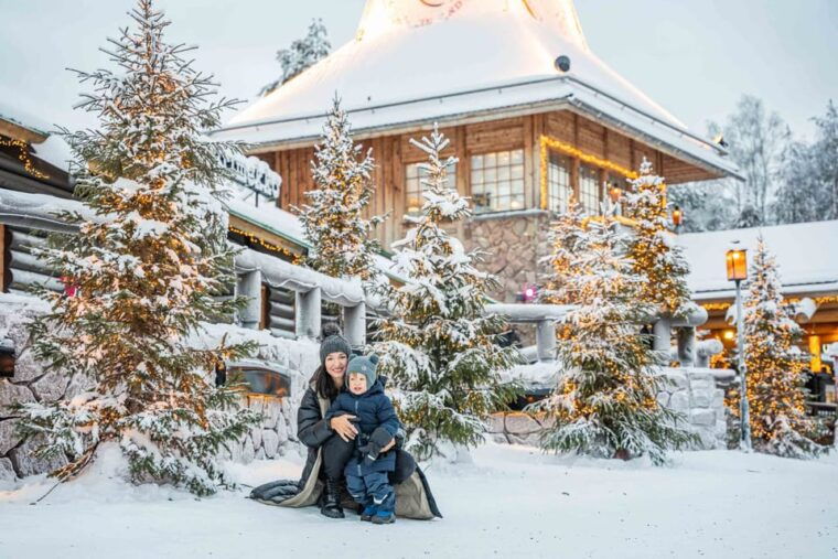 rovaniemi-private-pro-photoshoot-in-santa-claus-village
