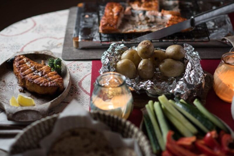 rovaniemi-sauna-ice-swimming-tour-with-dinner-and-aurora