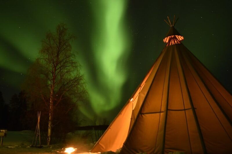 rovaniemi-snowtrain-to-northern-lights-camp