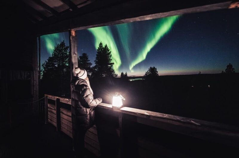 rovaniemi-snowy-forest-night-hike-with-northern-lights
