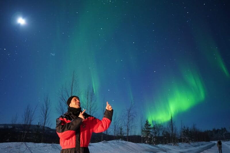 rovaniemi-unlimited-range-northern-lights-hunt-with-vip-van