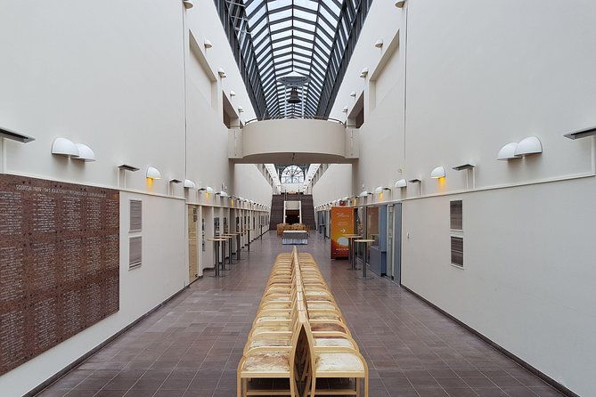 rovaniemi-walking-tour-and-guided-arktikum-experience