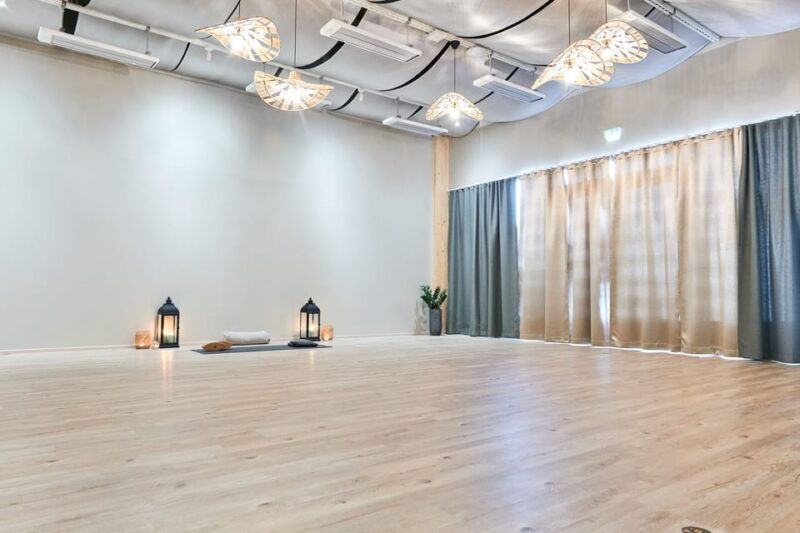 rovaniemi-yoga-class-with-infrared-heaters-and-herbal-tea